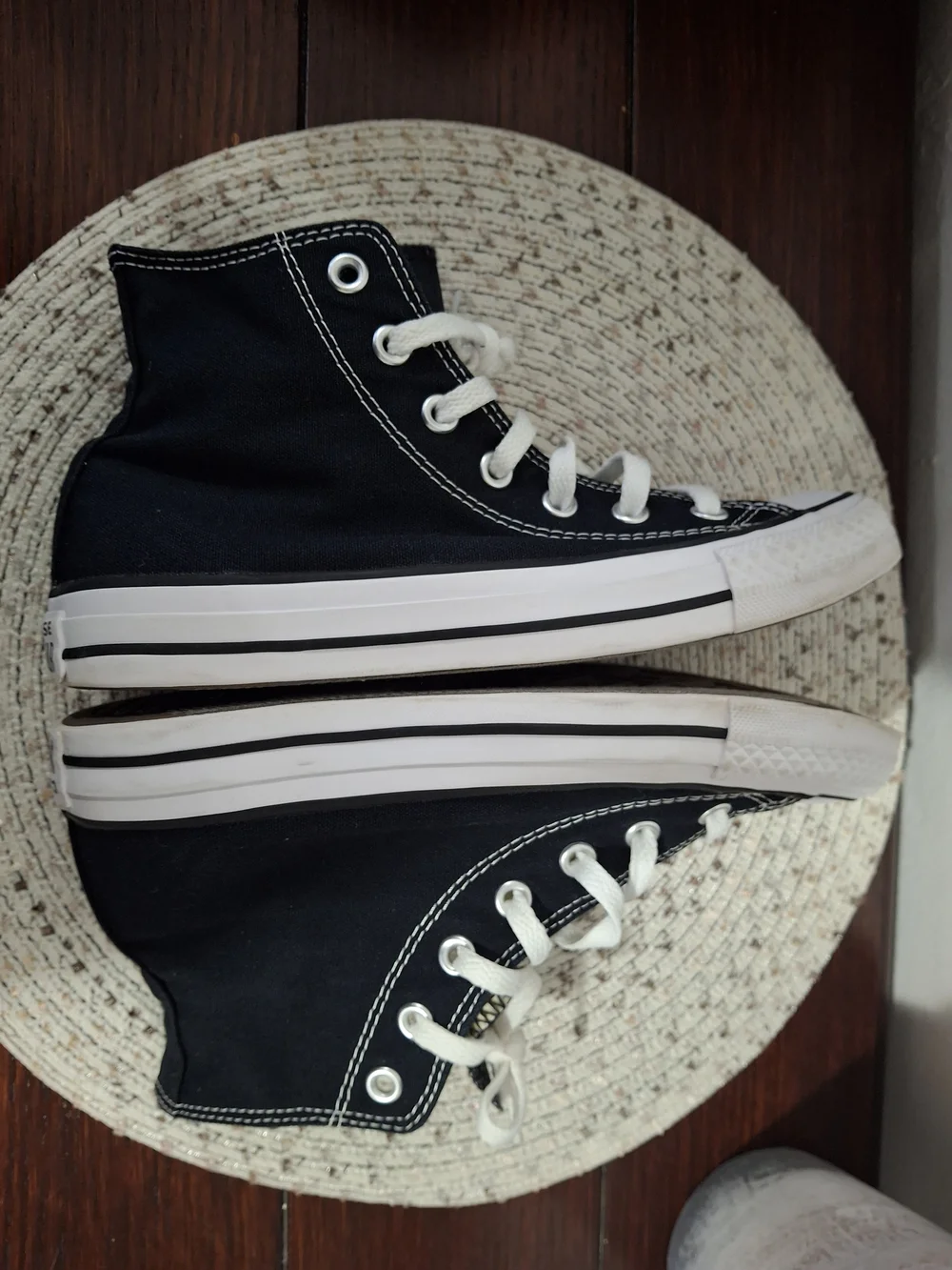 Unisex Converse High Top Sneakers - Black with White M6/W8. - Picture 7 of 10